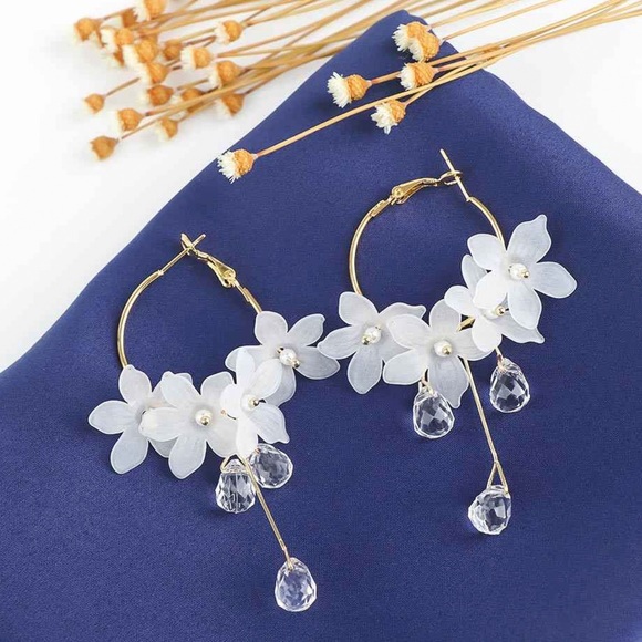 1 LEFT! Gold Hoops/Translucent Flowers Earrings - Picture 4 of 6